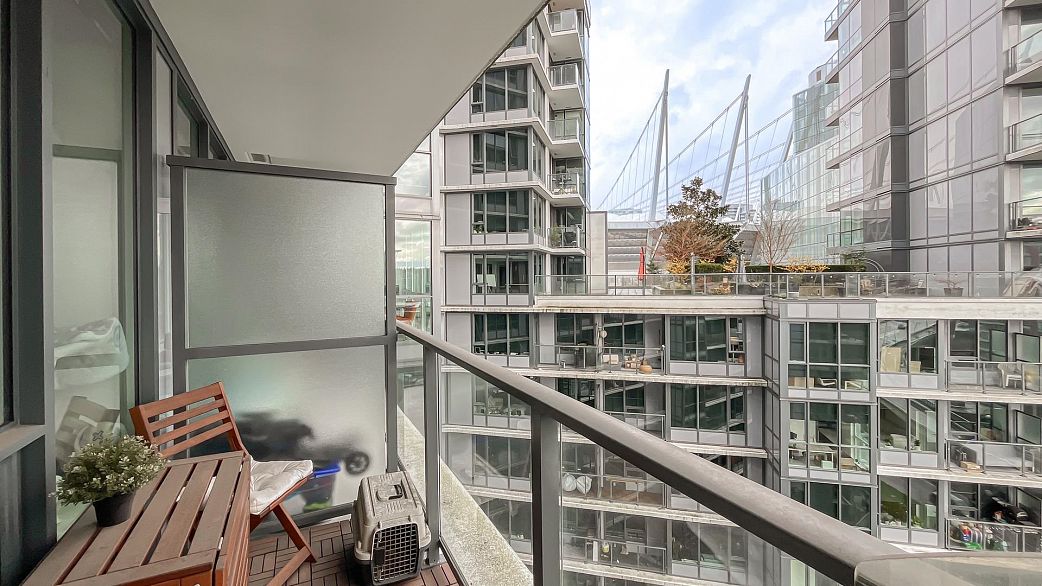 1205 68 Smithe Street