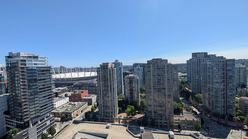 2705 977 Mainland Street