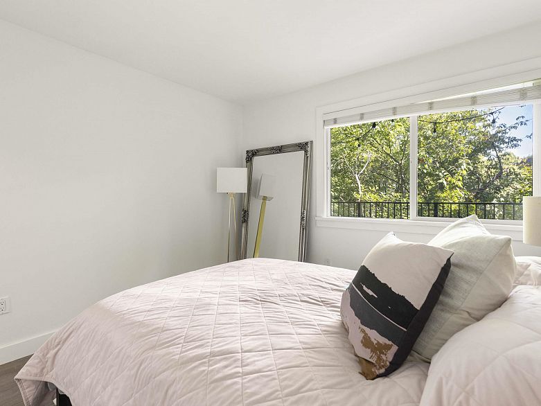 206 1365 E 7th Avenue