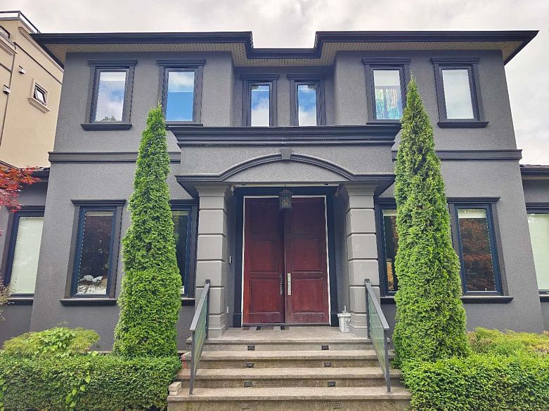 938 W 32nd Avenue