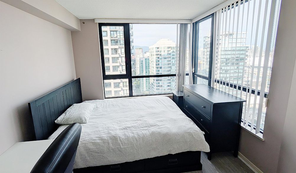 2705 977 Mainland Street