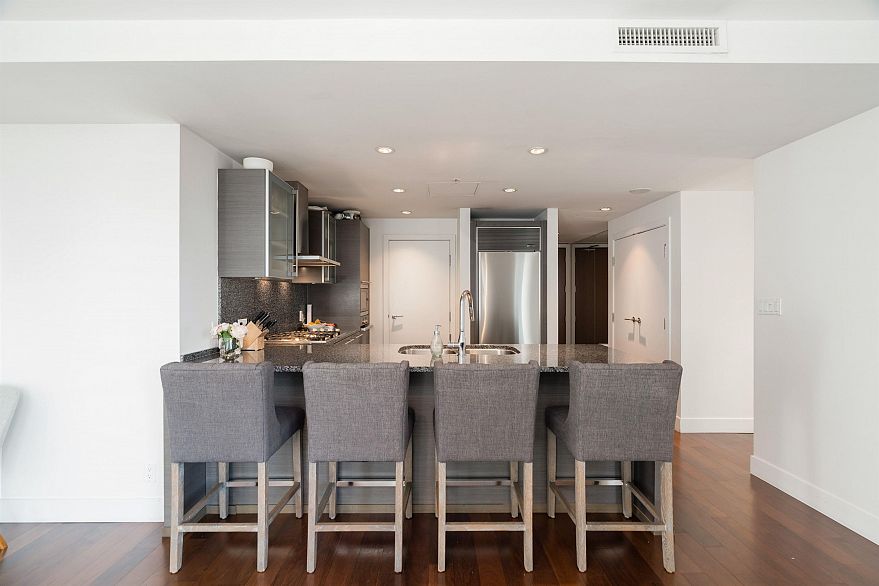 1808 1111 Alberni Street