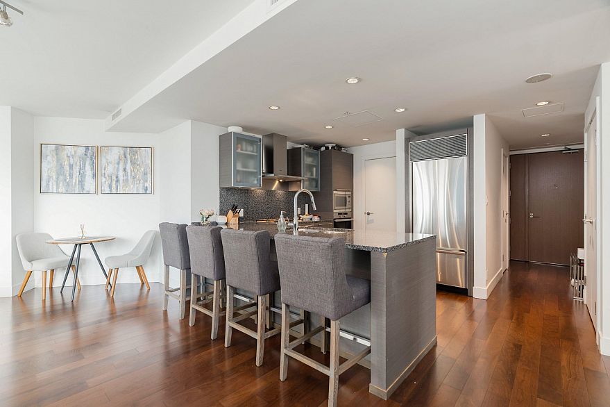 1808 1111 Alberni Street