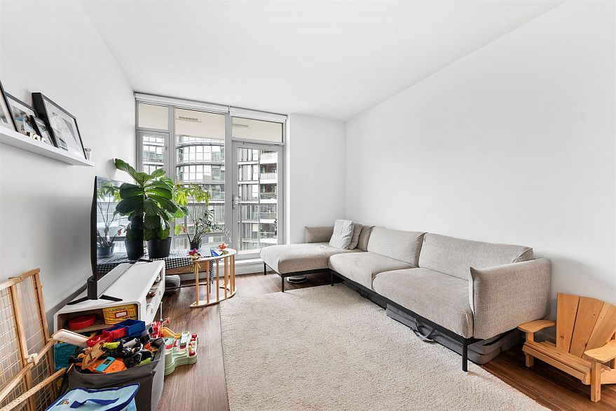 1011 1661 Quebec Street