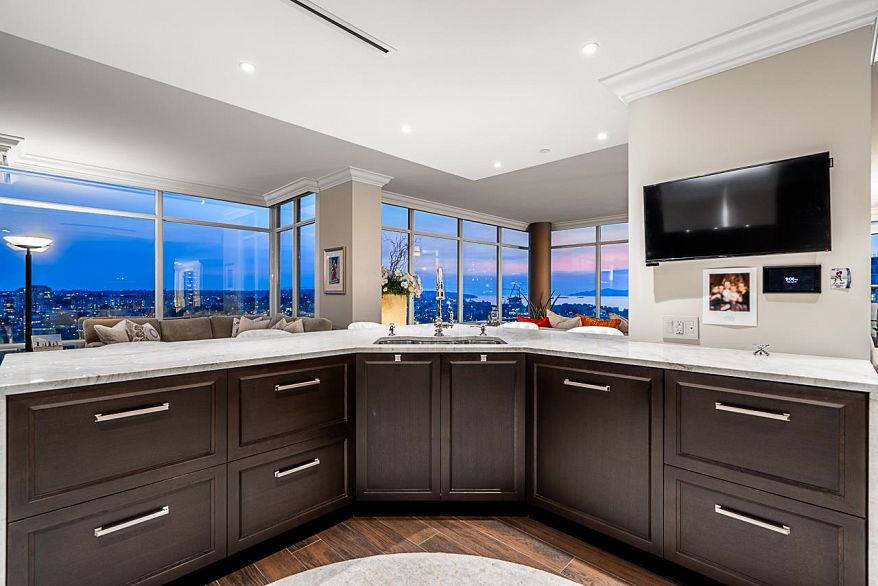 2802 428 Beach Crescent