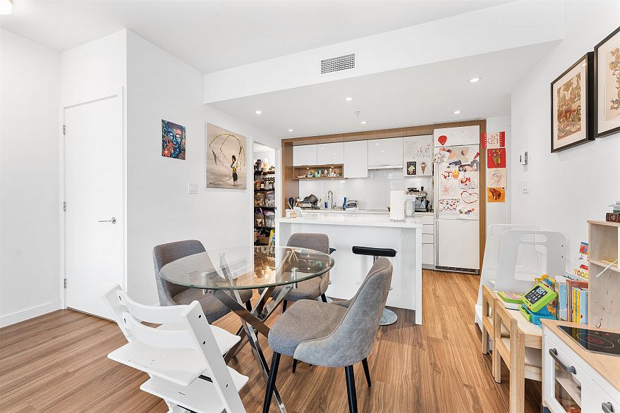 1011 1661 Quebec Street