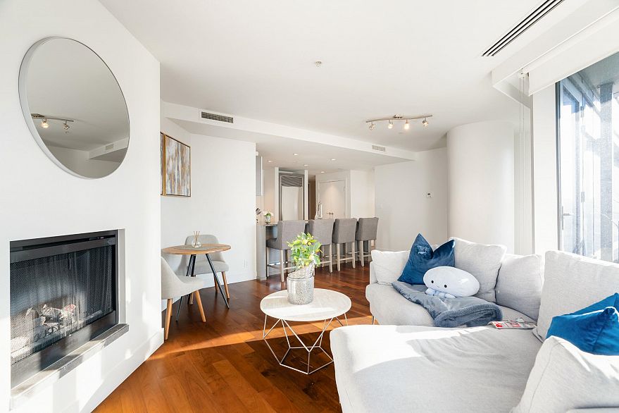 1808 1111 Alberni Street