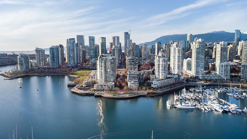 2802 428 Beach Crescent