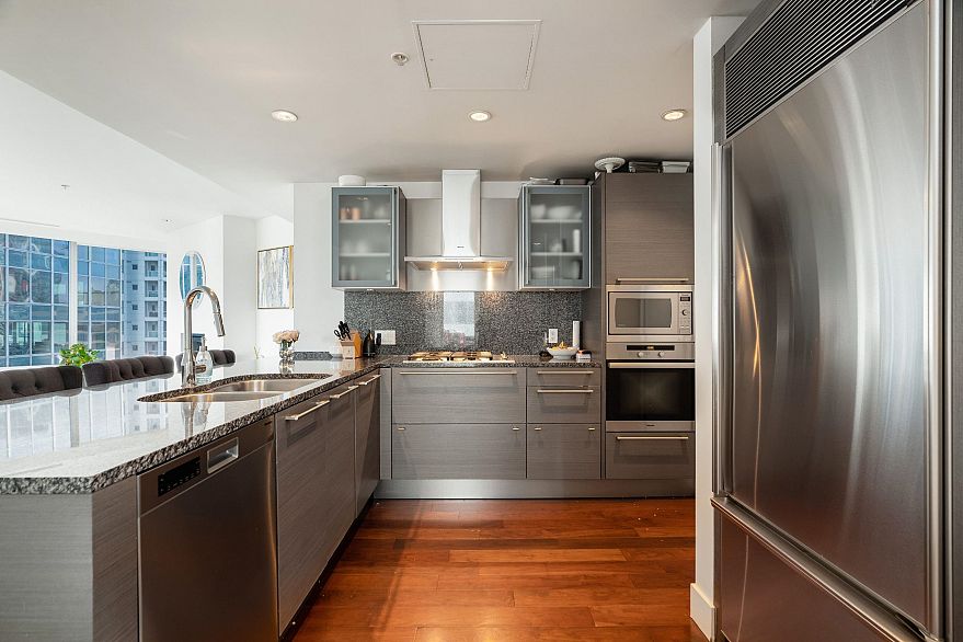 1808 1111 Alberni Street