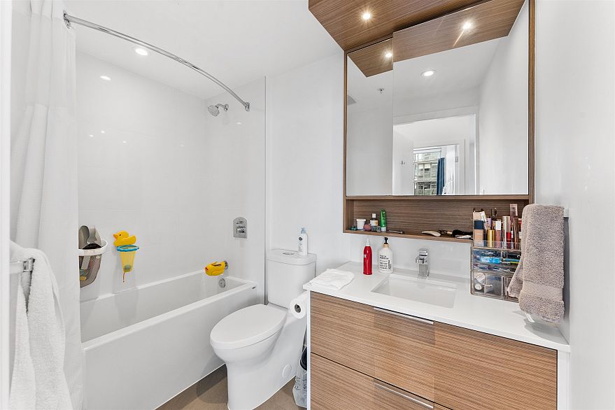 1011 1661 Quebec Street