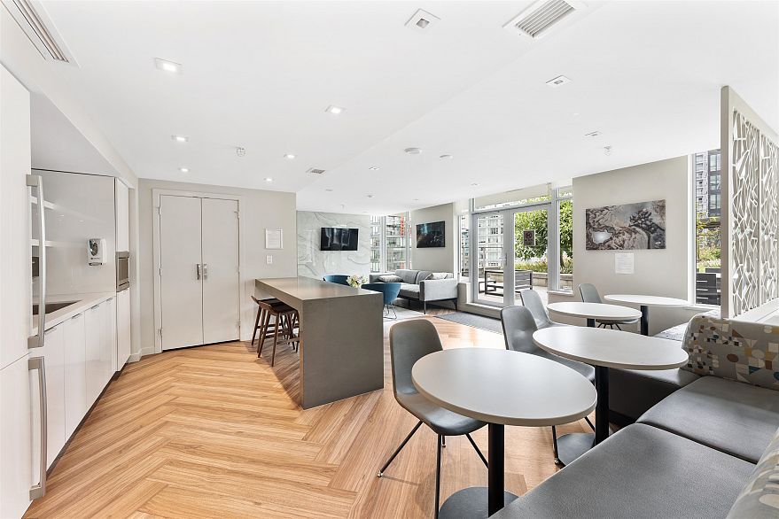 1011 1661 Quebec Street