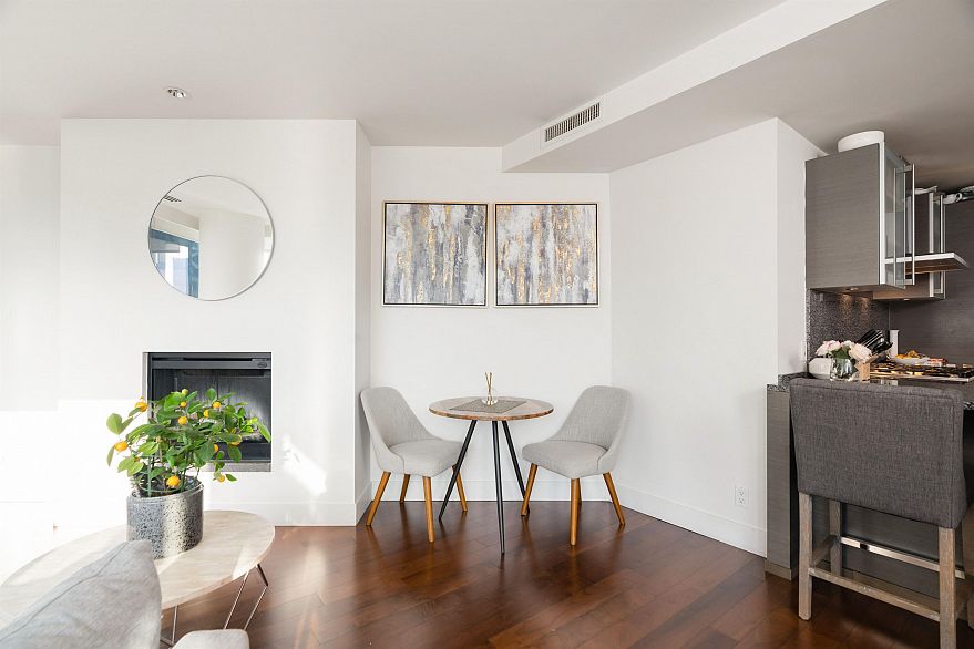 1808 1111 Alberni Street