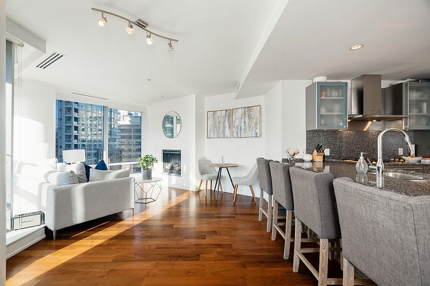 1808 1111 Alberni Street