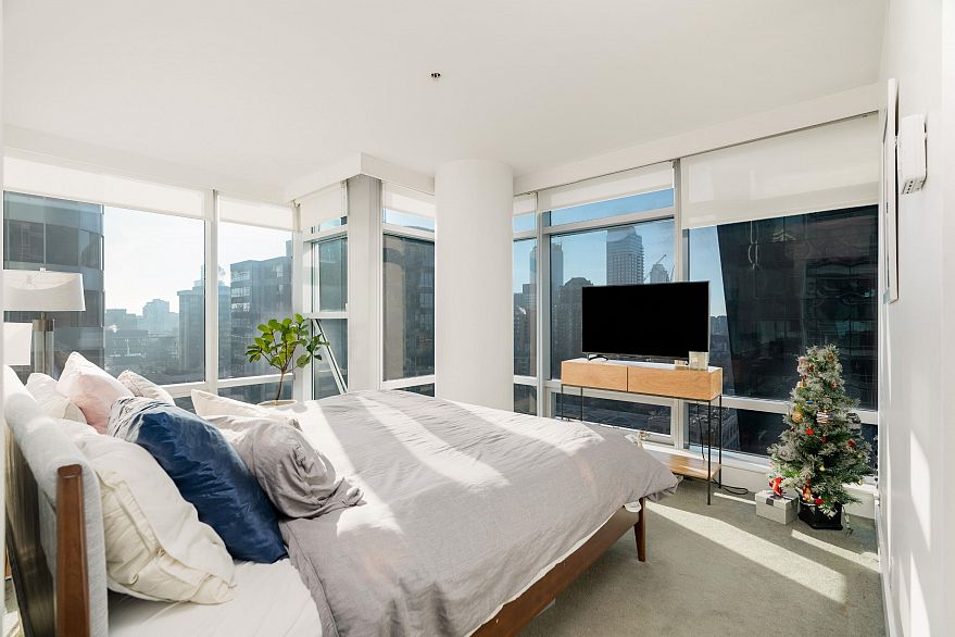 1808 1111 Alberni Street