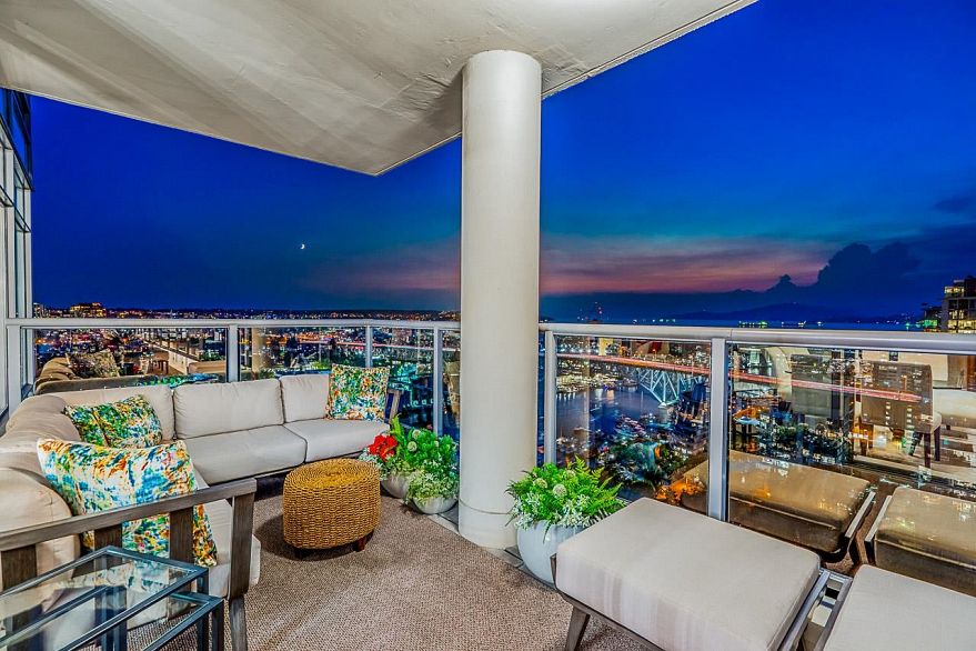 2802 428 Beach Crescent