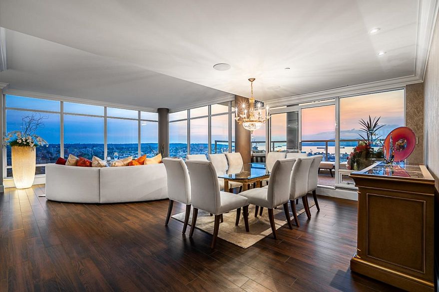 2802 428 Beach Crescent