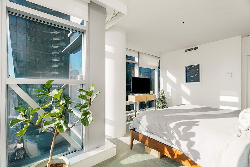 1808 1111 Alberni Street