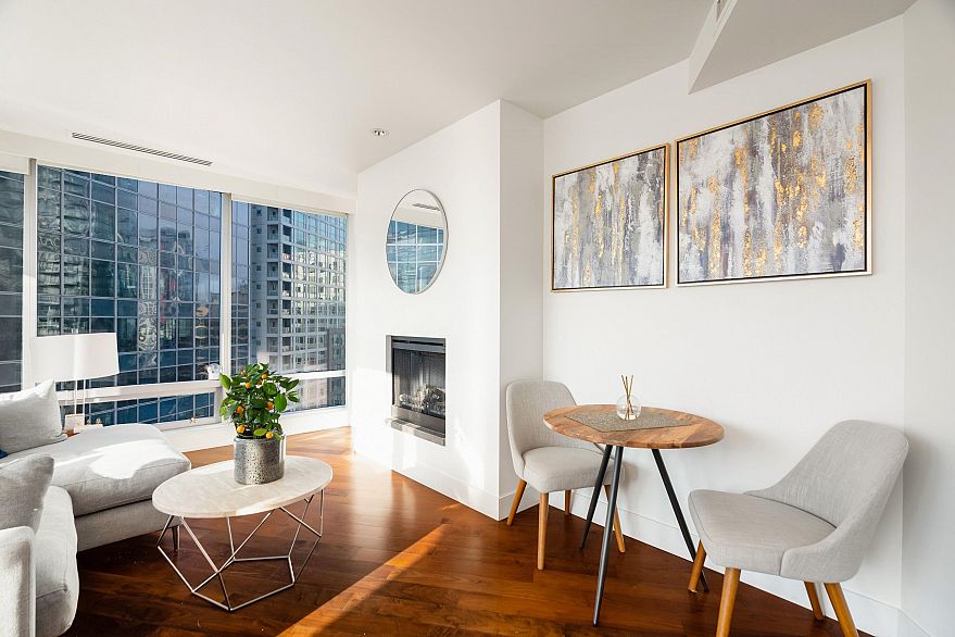 1808 1111 Alberni Street