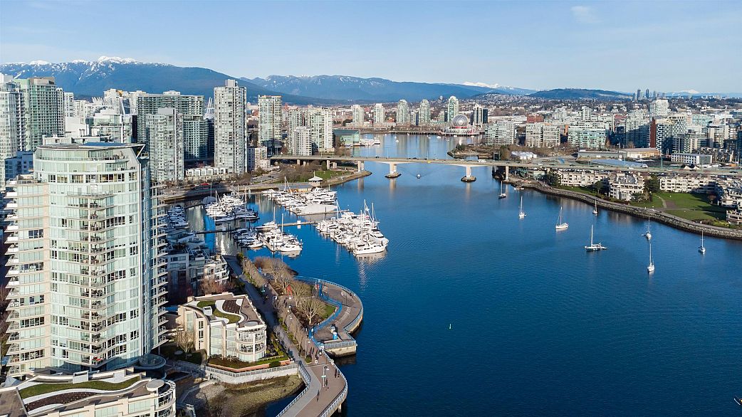 2802 428 Beach Crescent