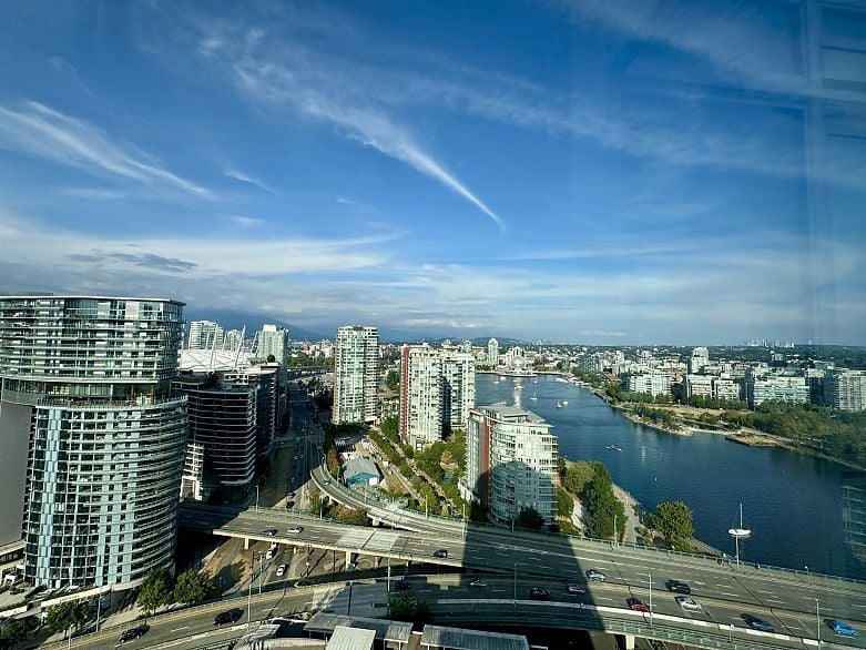 3202 1033 Marinaside Crescent