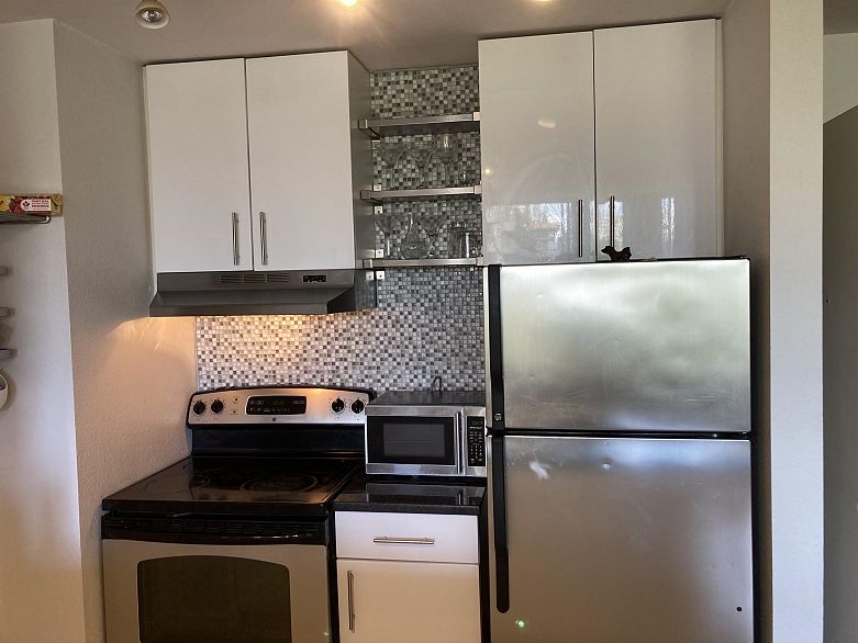 411 1330 Burrard Street