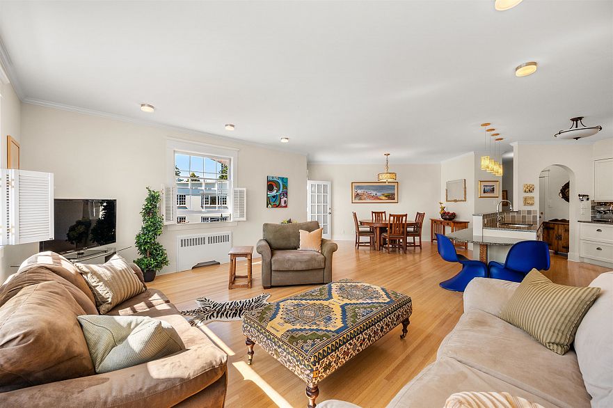 307 2890 Point Grey Road