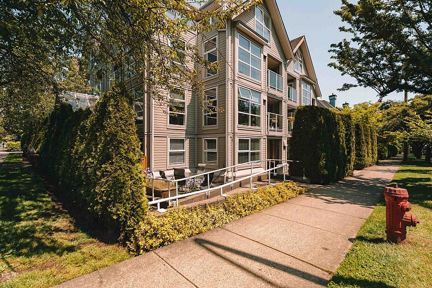 106 3168 Laurel Street