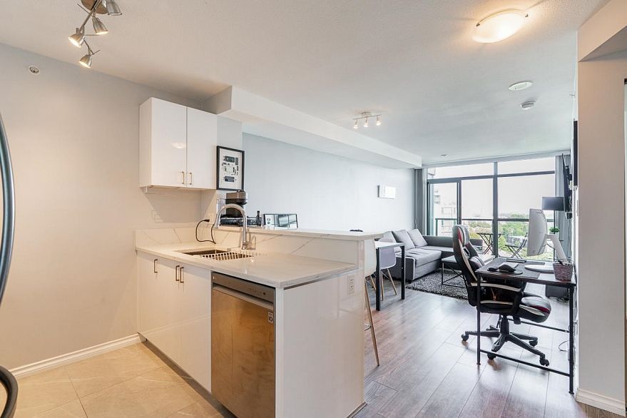 1105 2733 Chandlery Place