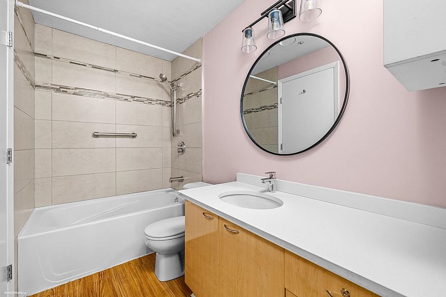 207 2228 Marstrand Avenue