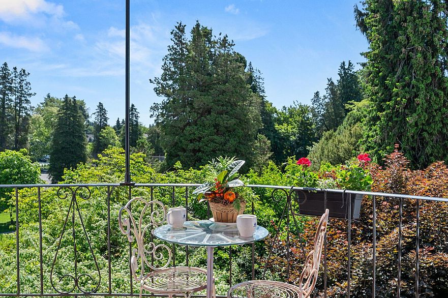 307 2890 Point Grey Road