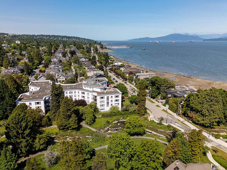 307 2890 Point Grey Road