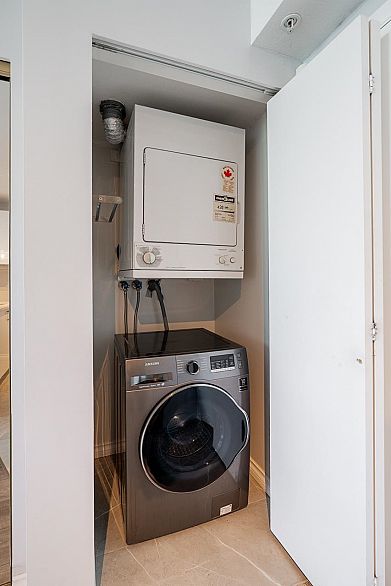 1105 2733 Chandlery Place