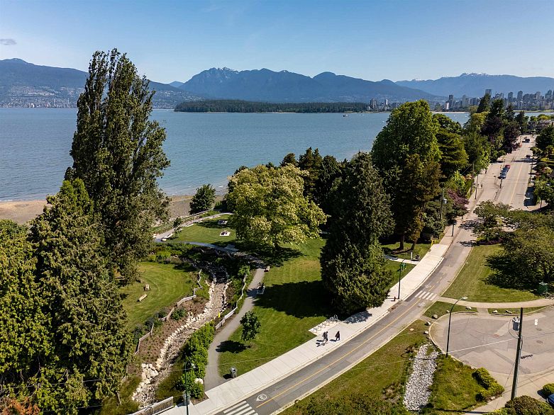 307 2890 Point Grey Road