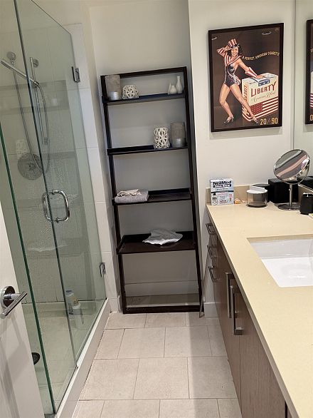 907 1833 Crowe Street