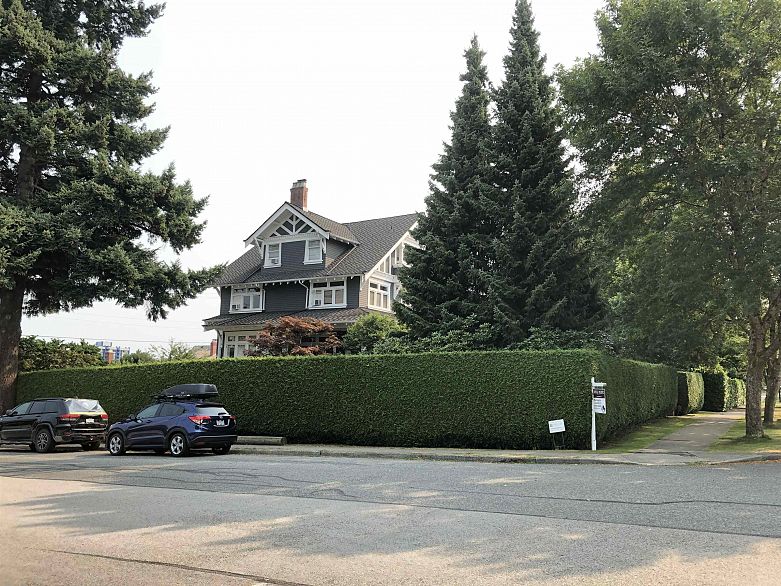 1799 Cedar Crescent
