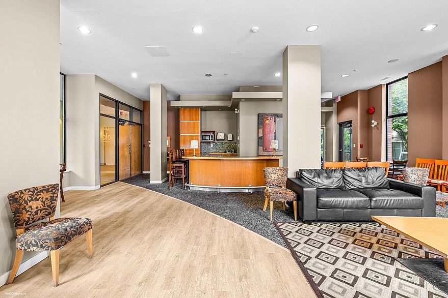 207 2228 Marstrand Avenue