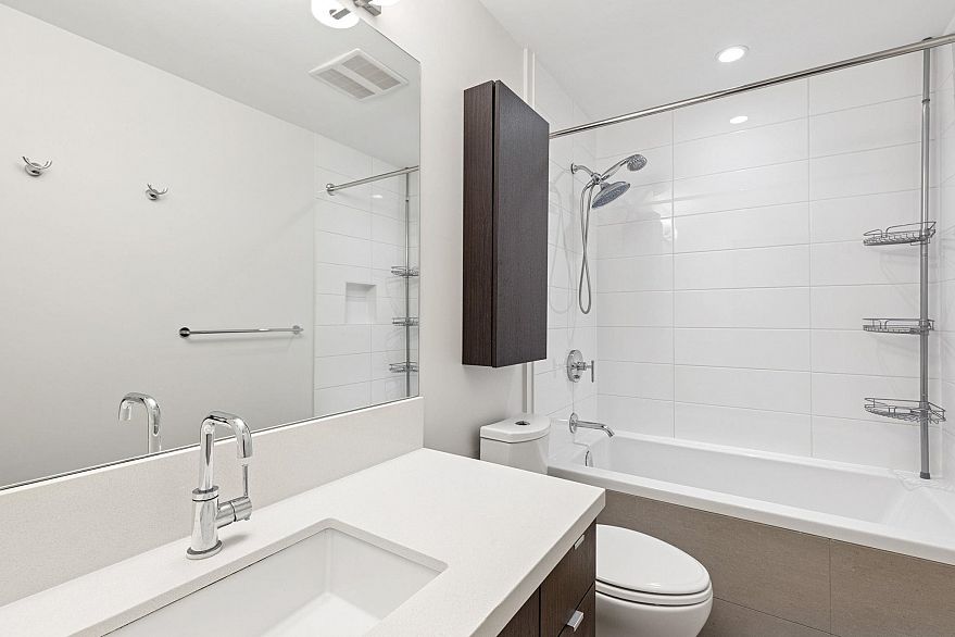 215 384 E 1st Avenue