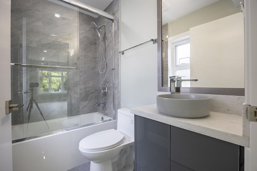 1 5808 Lanark Street