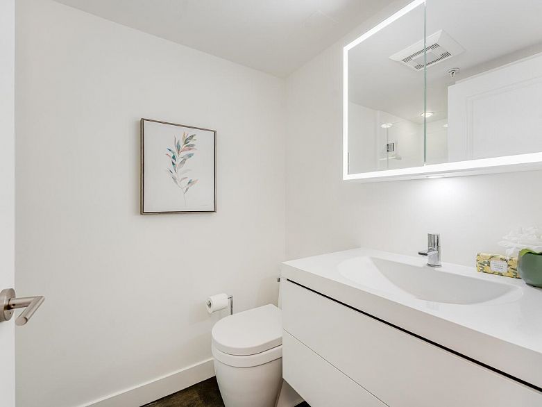 204 2181 W 12th Avenue