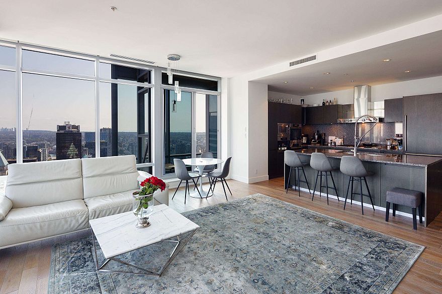 4402 1128 W Georgia Street