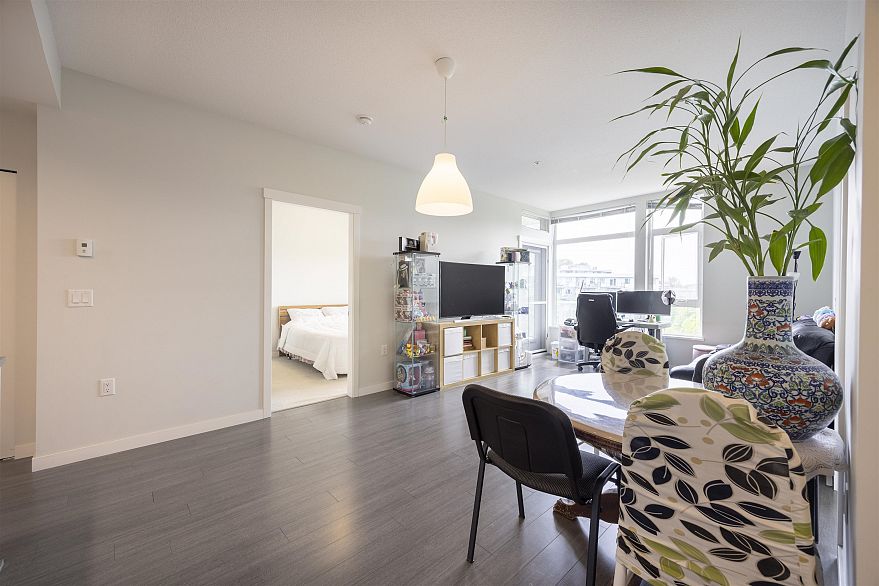 406 3263 Pierview Crescent