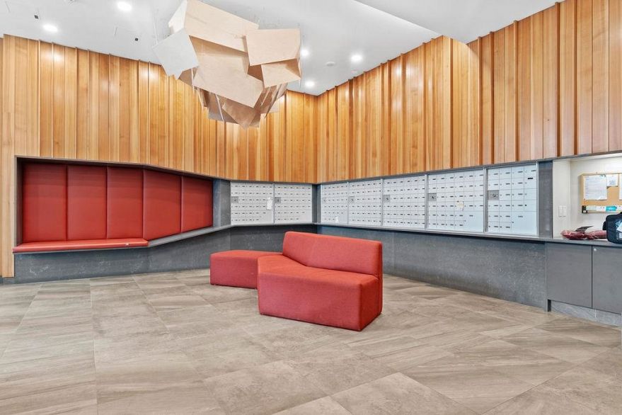 610 285 E 10th Avenue