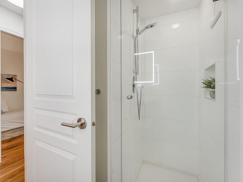 204 2181 W 12th Avenue