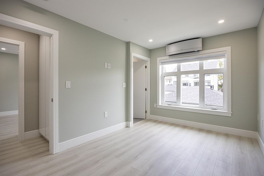 2 5808 Lanark Street