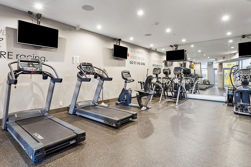 215 384 E 1st Avenue