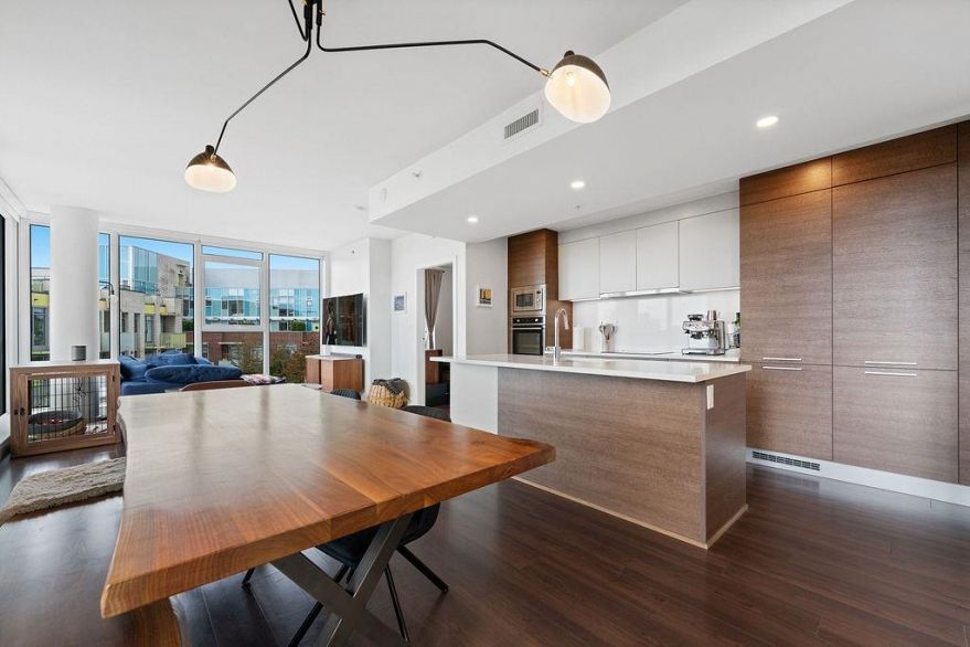 610 285 E 10th Avenue