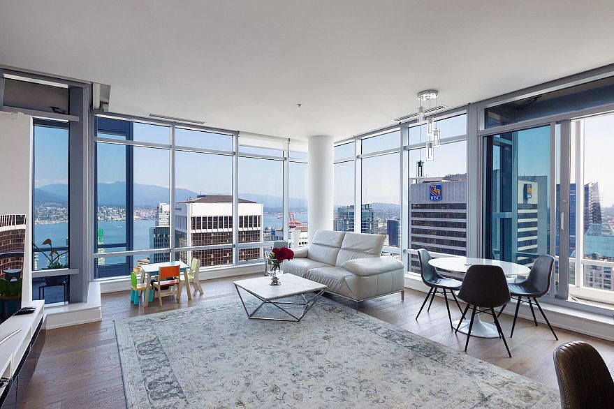 4402 1128 W Georgia Street