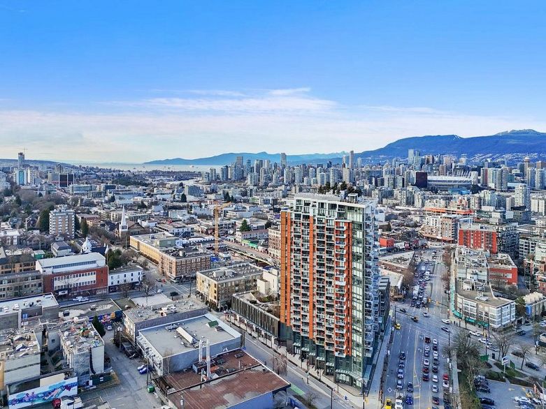 610 285 E 10th Avenue