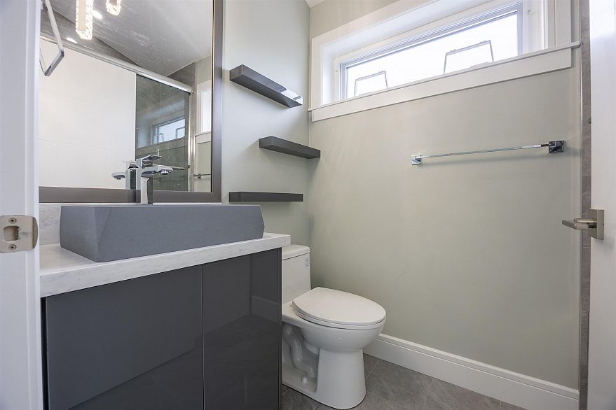 2 5808 Lanark Street