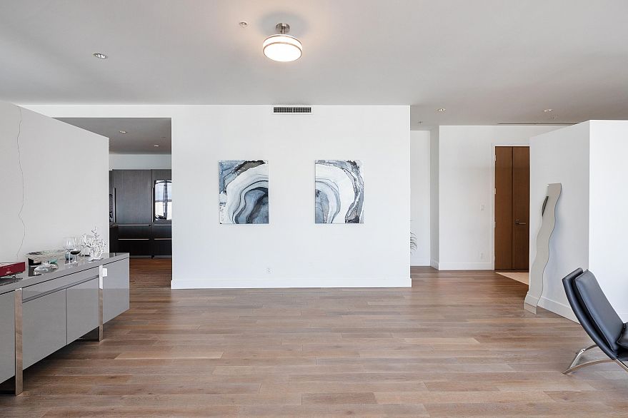 4402 1128 W Georgia Street